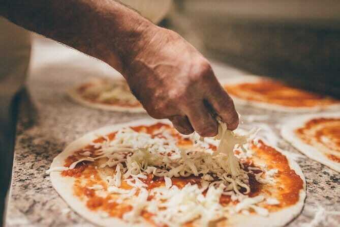 Florence: Pizza and Gelato Class with Unlimited Wine - Key Points