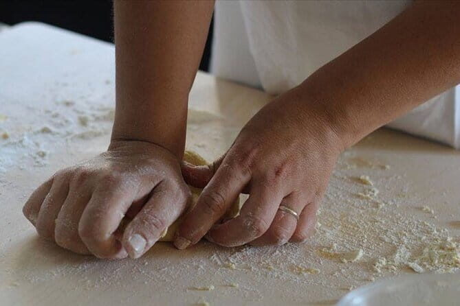 Florence: Pizza and Gelato Class with Unlimited Wine - Authenticity and Value