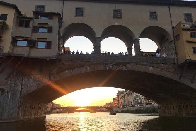 Florence sunset boat cruise with aperitivo - An In-Depth Look at the Florence Sunset Boat Cruise