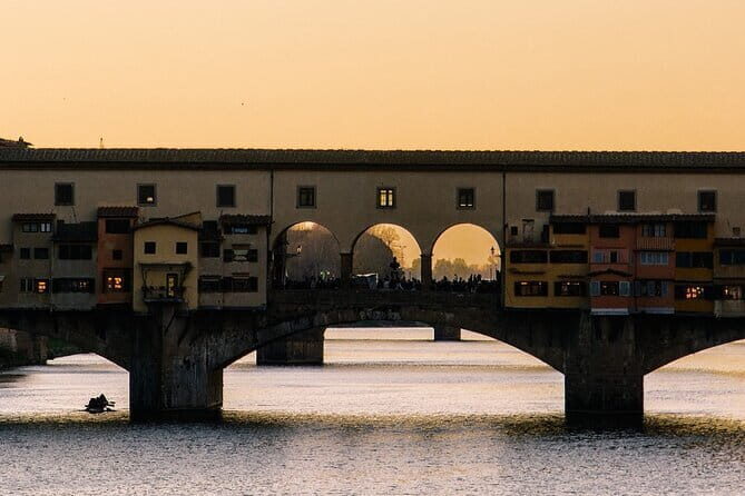 Florence sunset boat cruise with aperitivo - Key Points