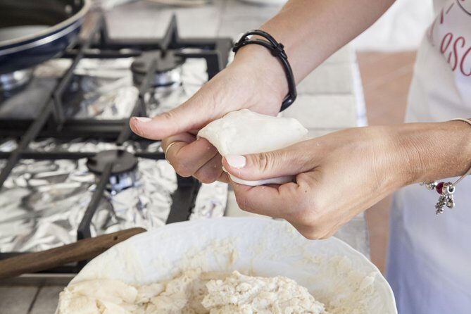 Focaccia Masterclass in La Spezia: Cook, Taste & Savor - Key Points