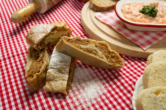 Folklore Dinner with Unlimited Drinks 4course Menu - Is It Worth the Price?