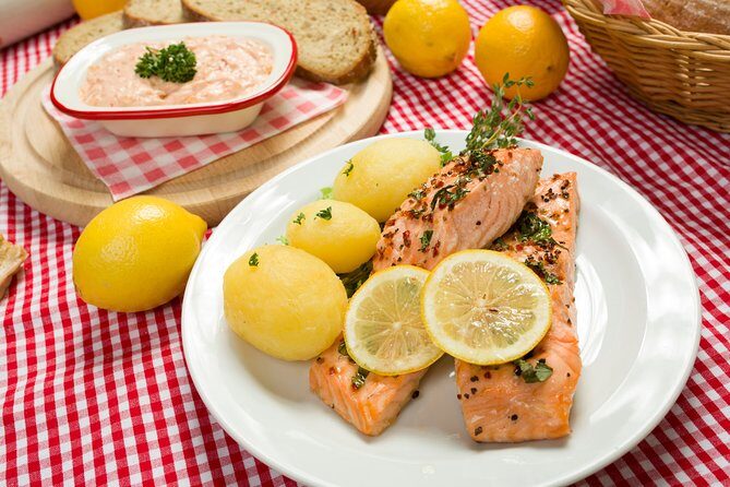 Folklore Dinner with Unlimited Drinks 4course Menu - FAQ