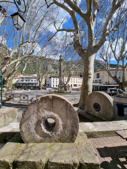 Fontaine-de-Vaucluse: Guided tour, the Mysteries of the Gouffre Open to all - The Sum Up: Who Is This Tour Best For?