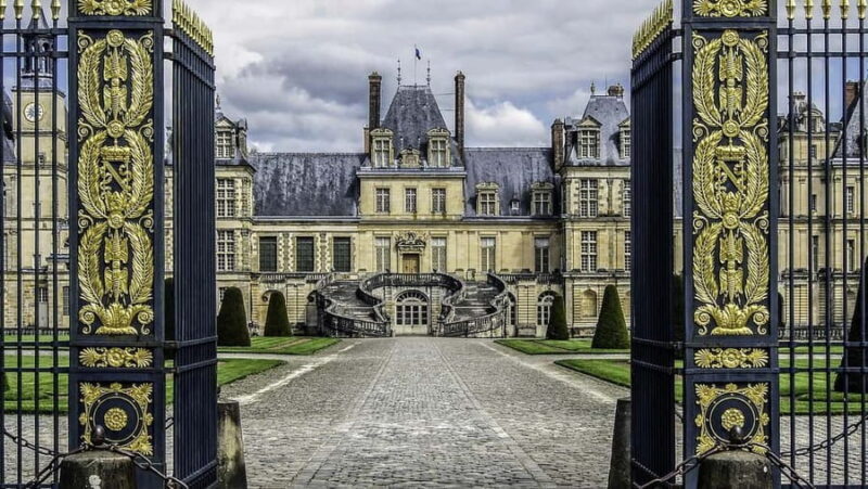 Fontainebleau Castle Private guided tour from Paris - Key Points