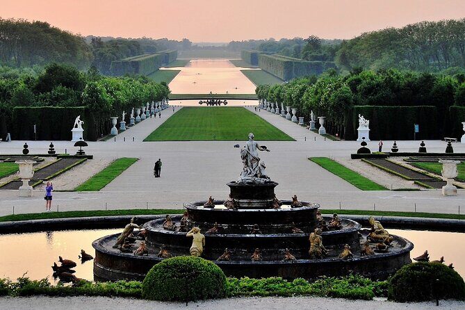Fontainebleau, Versailles, Trianon Small group from Paris - Introduction