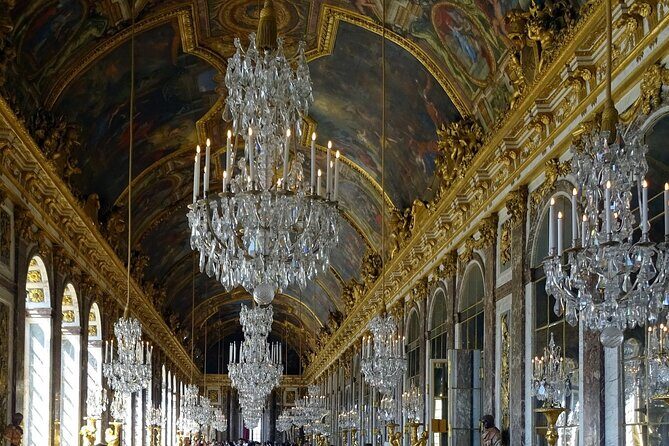 Fontainebleau, Versailles, Trianon Small group from Paris - Summary