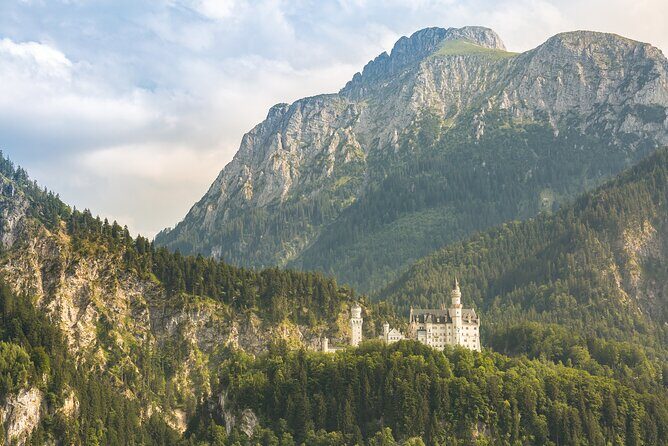 For Small-Groups: Private Neuschwanstein, Skip The Line & Meal - Key Points