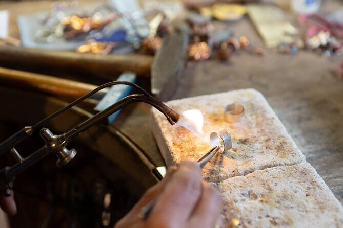 Forge your own wedding rings or friendship rings in Tuscany - A Practical Look at the Experience