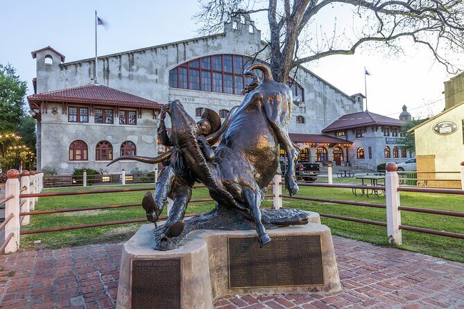 Fort Worth Art Walk and Cultural District Capers Hunt - Key Points