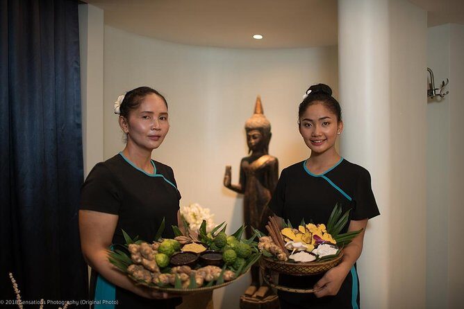 Four Hand Relaxing Oil Massage - An In-Depth Look at the Four Hand Oil Massage Experience