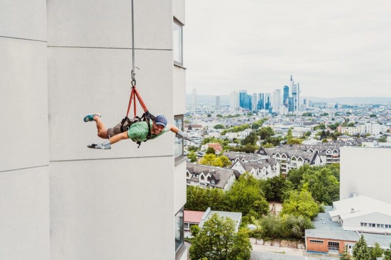 Frankfurt: House Running in Sachsenhausen - An Unconventional Way to See Frankfurt