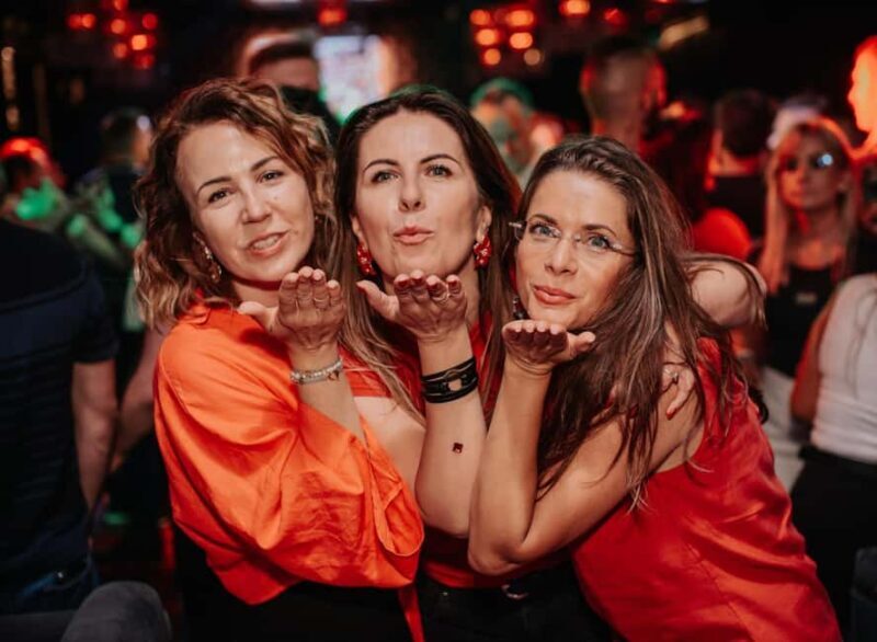 FREE fun explorers pub Crawl with OPTIONAL 1 hour open bar - The Value in the Experience