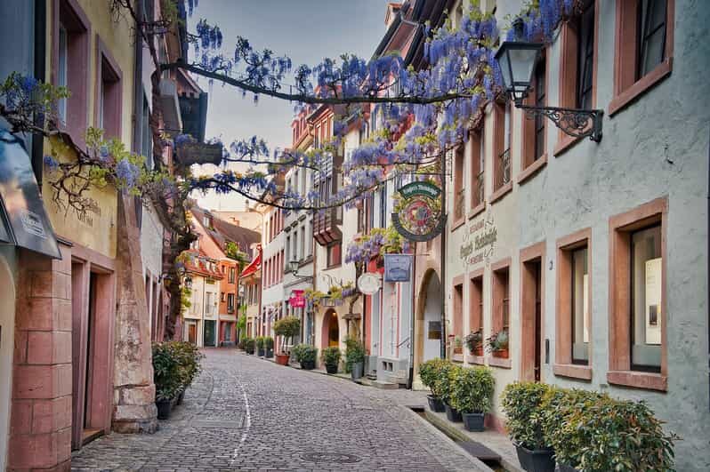 Freiburg im Breisgau: old town group walking tour Italian - Key Points