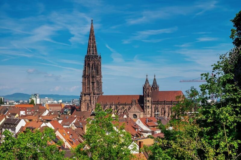 Freiburg im Breisgau: old town group walking tour Italian - Art and Medieval Fortifications