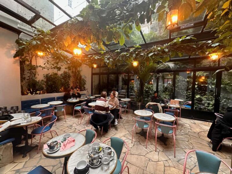 French lessons over a typical breakfast at the foot of Montmartre - Learning in a relaxed environment