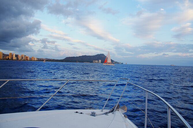Friday Fireworks Cruise in Oahu, Hawaii - An In-Depth Look at the Experience