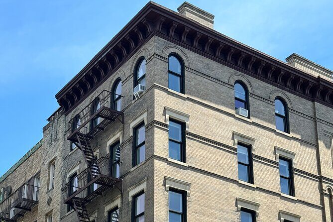 Friends' Locations Tour - Practical Details