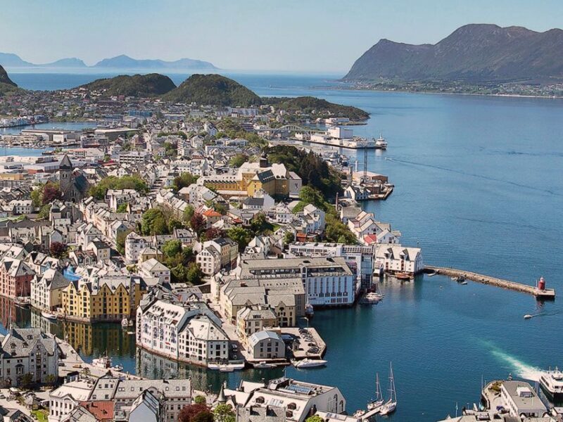 From Ålesund: Private Day Trip to Geirangerfjord - Key Points