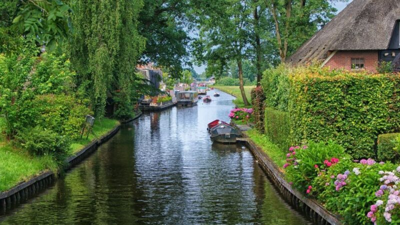 From Amsterdam: Private Sightseeing Tour to Giethoorn - Authentic Experience Insights from Reviews