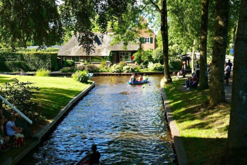 From Amsterdam: Private Tour to Giethoorn with Canal Cruise - The Journey to Giethoorn: What to Expect