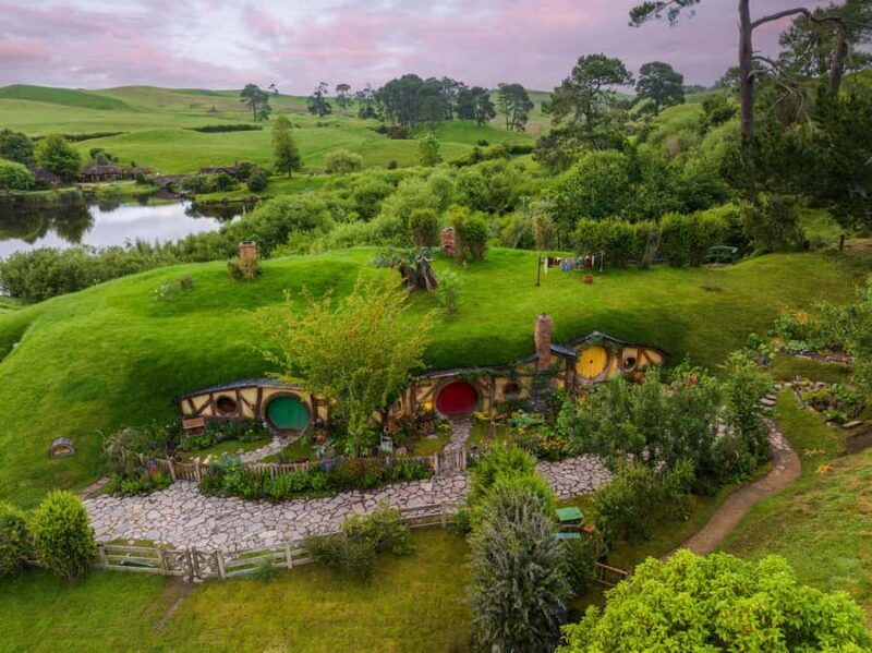 From Auckland: Hobbiton Movie Set Day Tour with Picnic Lunch - An Introduction to the Hobbiton Day Tour