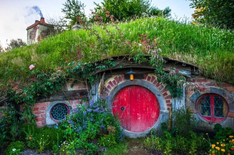 From Auckland: Hobbiton Movie Set Full-Day Small-Group Trip - Tasting the Spirit of Hobbiton