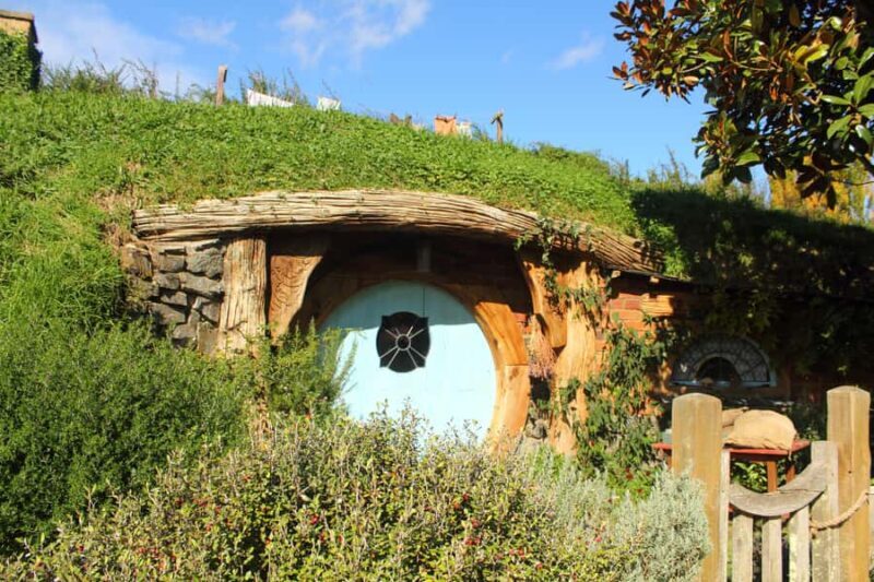 From Auckland: Hobbiton Movie Set Private Tour (Flexible) - The Experience: Authenticity and Stunning Views