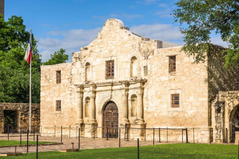 From Austin: San Antonio Day Trip with Alamo and Boat Cruise - An In-Depth Look at the San Antonio Day Trip