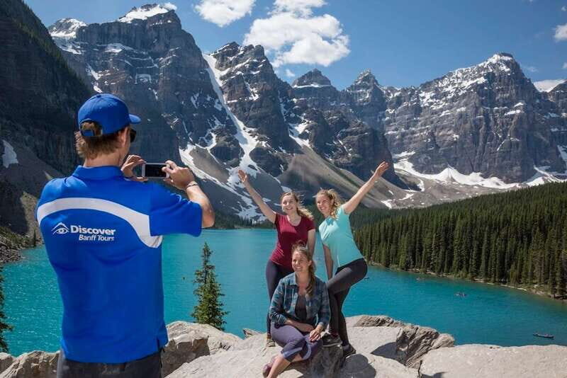 From Banff: Lake Louise and Moraine Lake Sightseeing Tour - Visit to the Fairmont Château Lake Louise