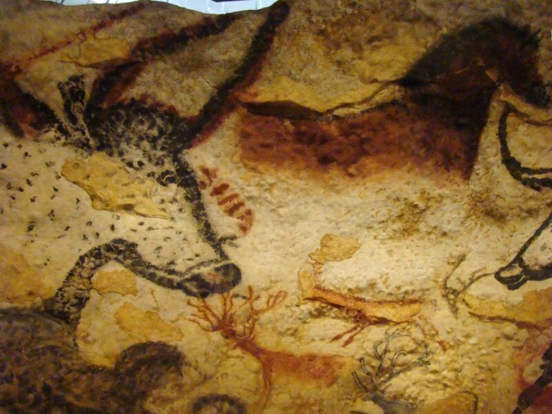 From Bordeaux: Lascaux and Dordogne Valley Private Tour - Key Points