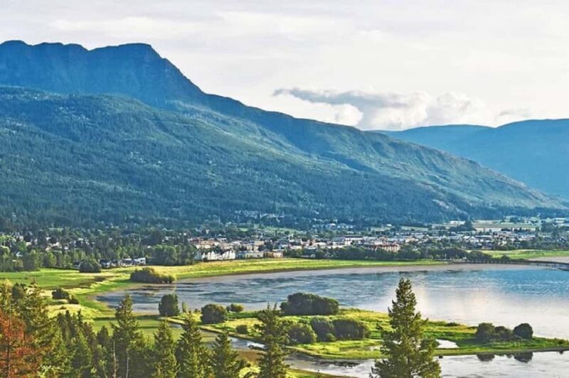 From Calgary: 2-Day Rocky Mountains and Salmon Run Tour - Exploring the Full Experience