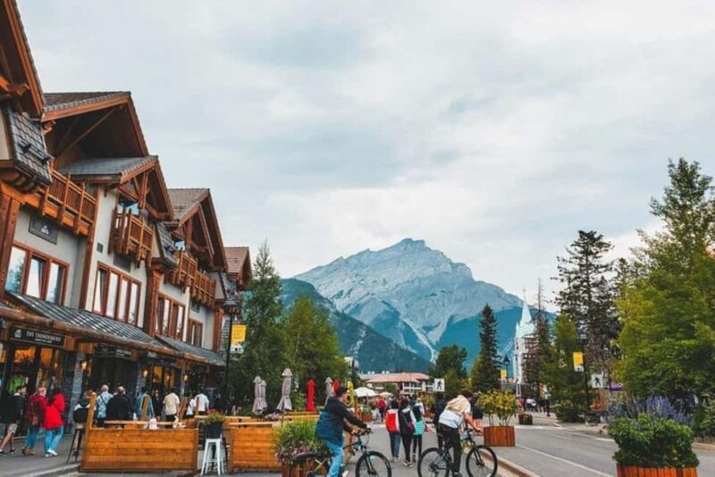 From Calgary: Explore 4 Stunning Lakes in Banff & Yoho - Who Will Love This Tour?