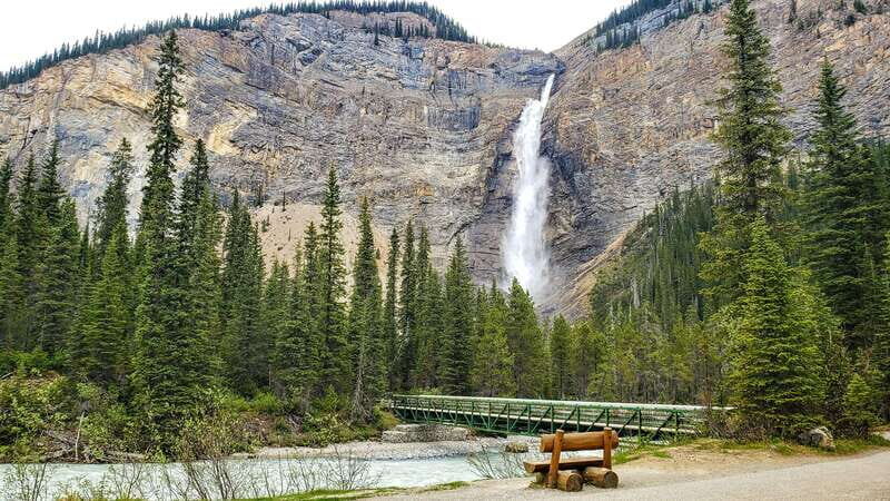 From Calgary: Moraine & Louise Lake, Banff & Falls Day Trip - Key Points