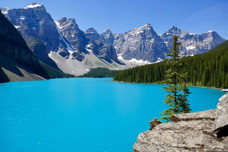 From Calgary: Moraine & Louise Lake, Banff & Falls Day Trip - How the Experience Feels