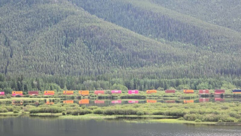 From Canmore/Banff:Moraine Lake & Lake Louise 1.5h per lake - What Makes This Tour Stand Out?