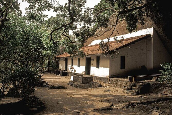 From Colombo to Sigiriya Fortress, Dambulla & Minneriya Safari - FAQ