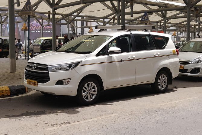 From Delhi: One way Private Transfer Service to Agra - A Practical and Comfortable Way to Travel from Delhi to Agra