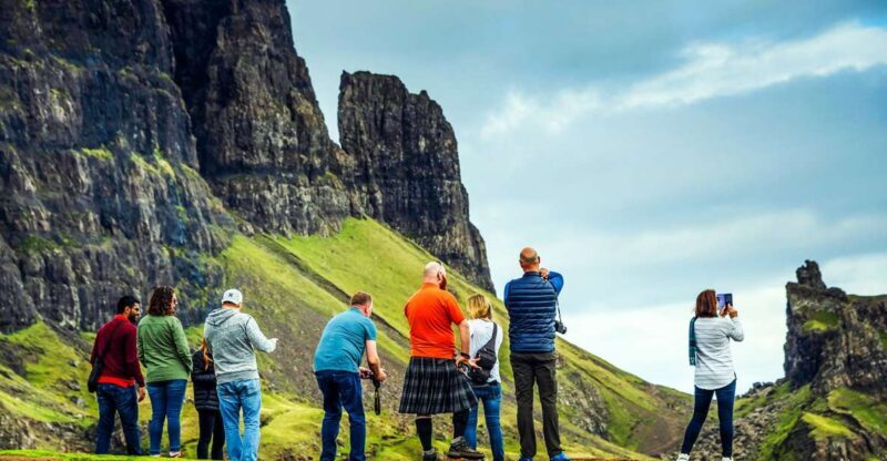 From Edinburgh: 3-Day Isle of Skye and The Highlands Tour - Transport and Group Size