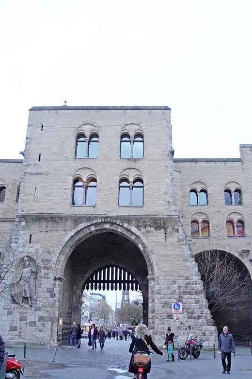 From Eigelstein to Nippes: city tour and wine hike - The Walk and Atmosphere