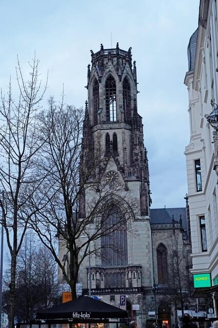 From Eigelstein to Nippes: city tour and wine hike - Practicalities and Logistics