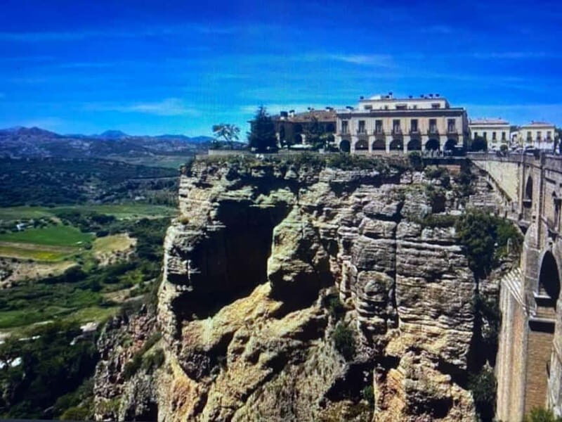 From Estepona: Ronda private tour, transportation, café, bullring, tapas, drinks - FAQ