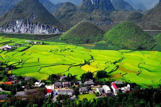 From Hanoi: Ha Giang Loop Tour 3 Nights 2 Days with Motorbike/Car - Day 1: The Journey to Dong Van Karst Plateau