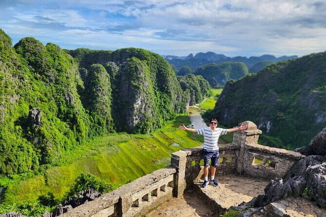 From Hanoi: Small Group Tour 11 pax: Hoa Lu, Tam Coc, Mua Caves - Key Points