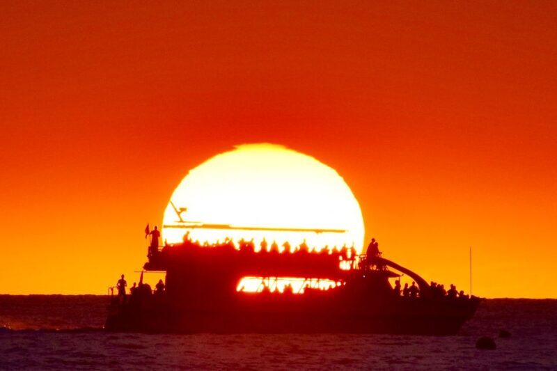 From Hawaii: Historical Dinner Cruise Tour to Kealakekua Bay - An In-Depth Look at the Experience