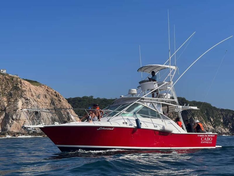 From Huatulco: Luxury yacht sportfishing - The Yacht: Comfort and Equipment