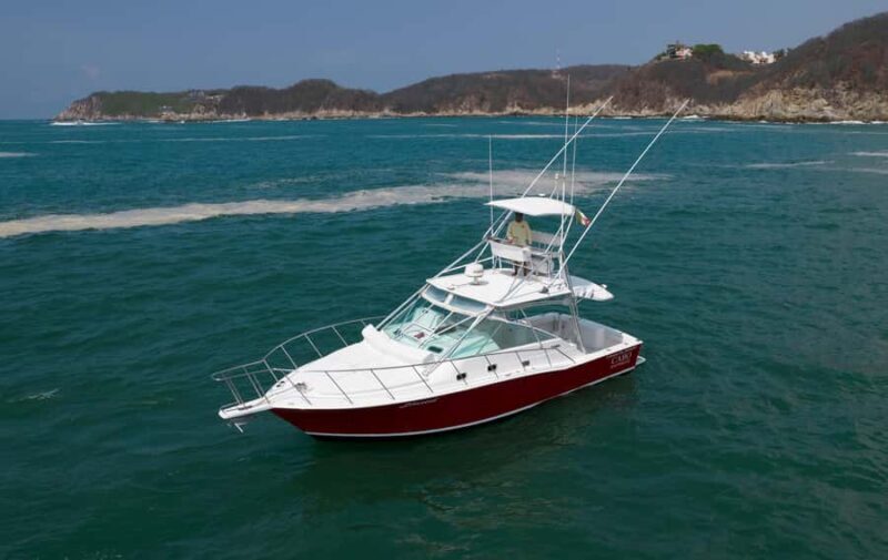 From Huatulco: Luxury yacht sportfishing - Onboard Experience: Relaxation Meets Adventure