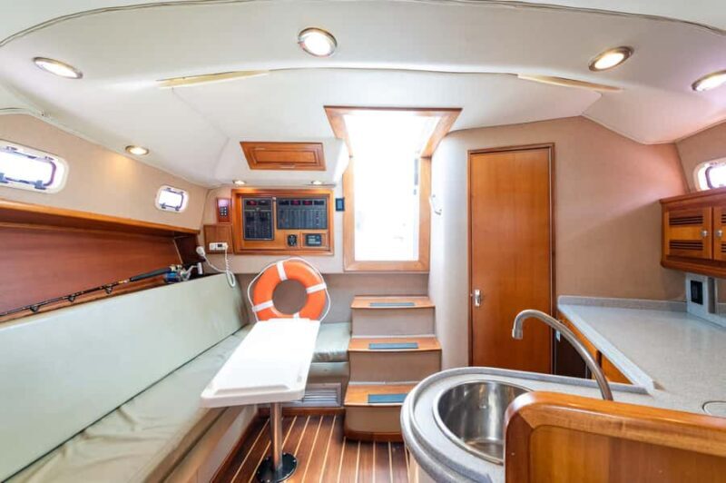 From Huatulco: Luxury yacht sportfishing - The Return: Post-Fishing Relaxation and Convenience