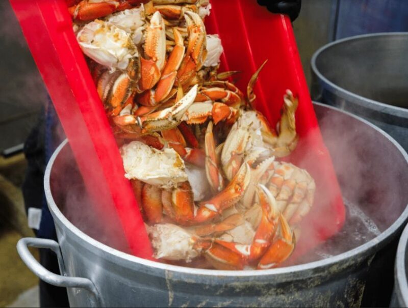 From Ketchikan: Crab Feast Lunch at World Famous Lodge - A Hearty, Lively Lunch in a Historic Setting