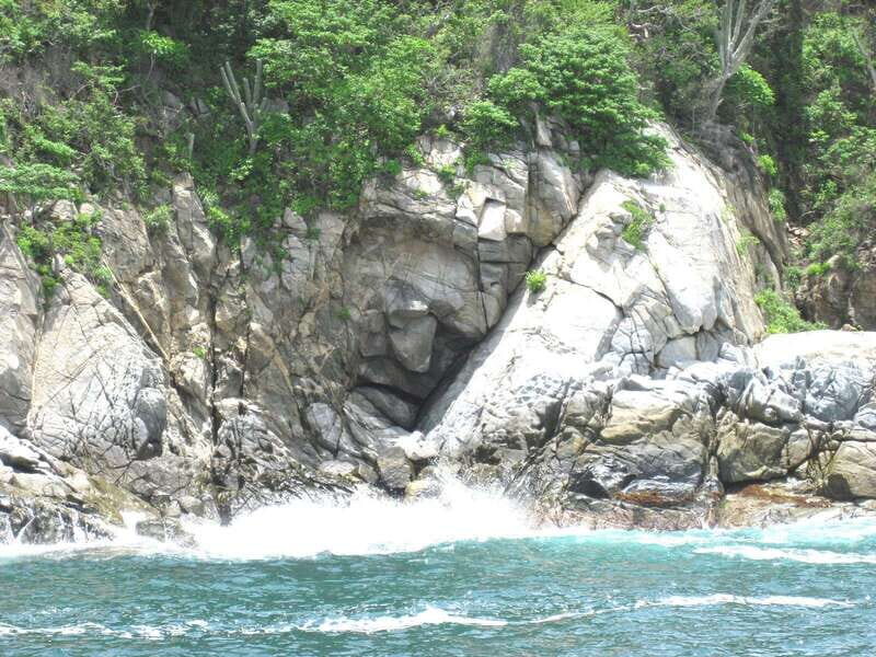 From La Crucecita: Private Huatulco 7 or 5 Bays Boat Trip - Key Points